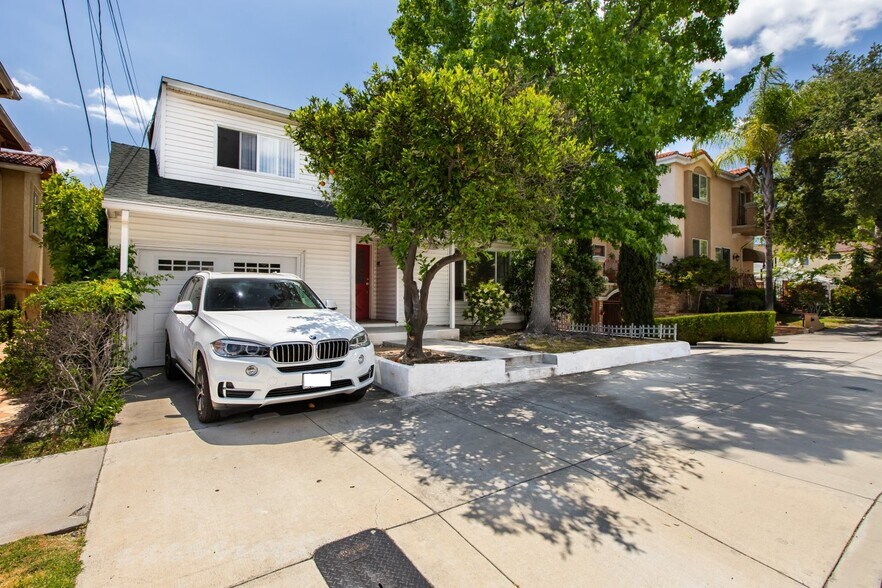 2520 Montrose Ave, Montrose, CA for sale - Building Photo - Image 1 of 1