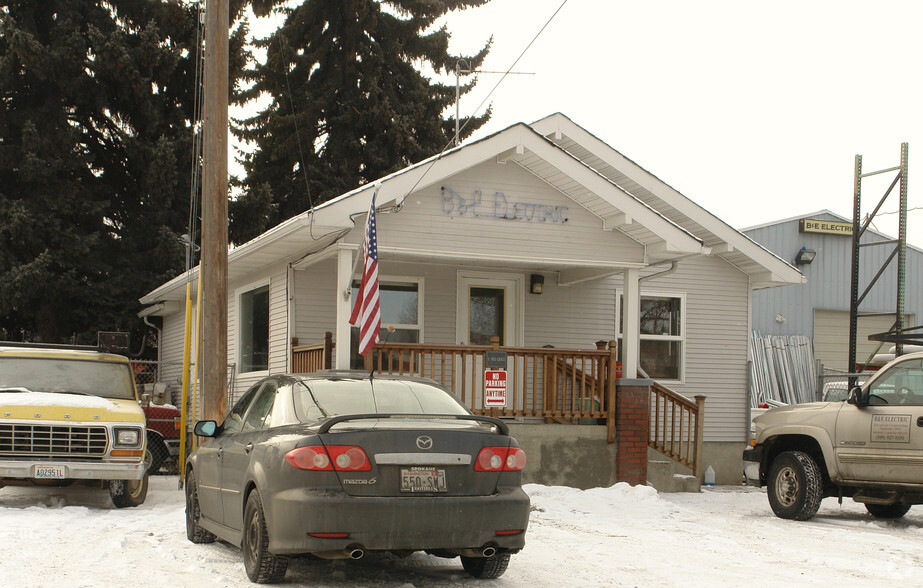 9012 E Grace Ave, Spokane, WA for sale - Primary Photo - Image 1 of 2