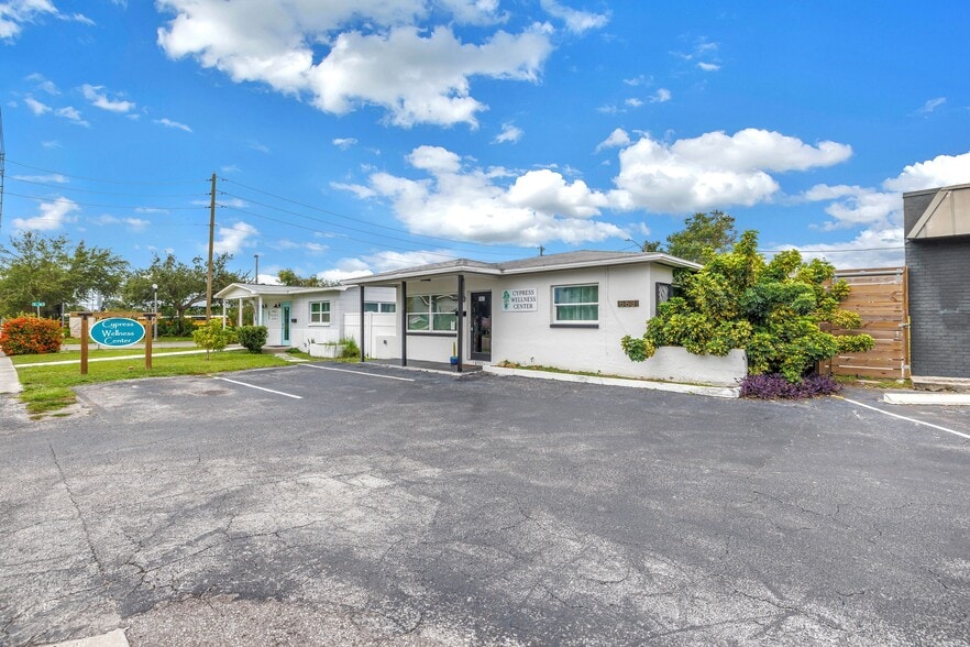 563 49th St S, Saint Petersburg, FL for sale - Building Photo - Image 2 of 32