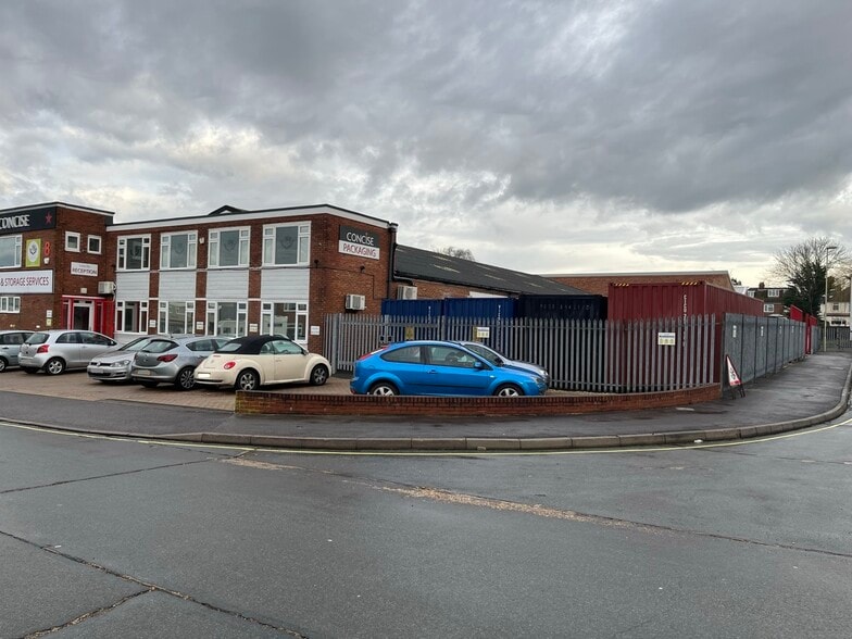 8 Arnside Rd, Waterlooville for sale - Building Photo - Image 2 of 3