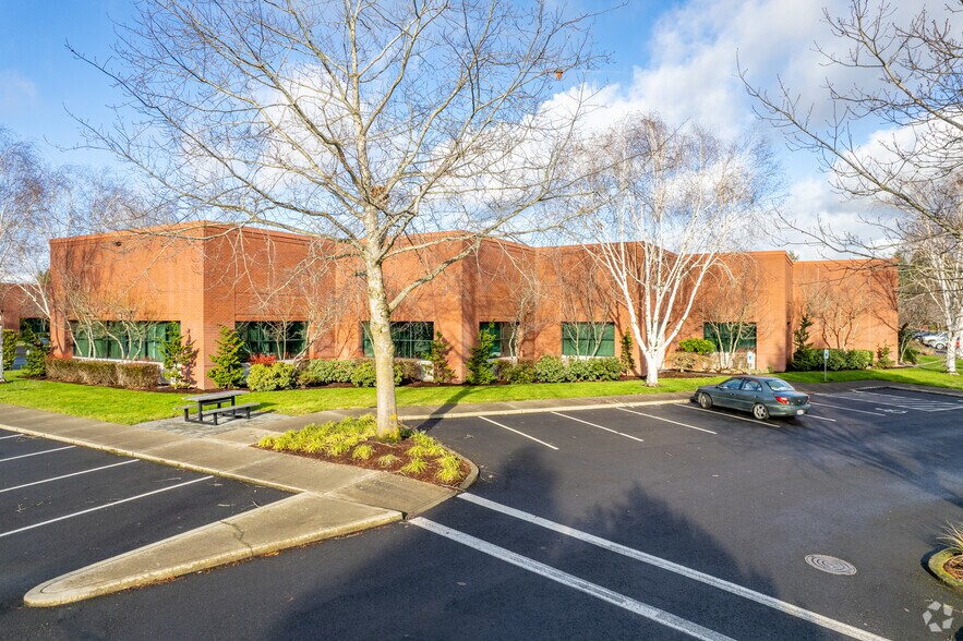 1101 SE Tech Center Dr, Vancouver, WA for lease - Primary Photo - Image 1 of 5