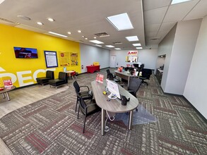 2128 W Oaklawn Rd, Pleasanton, TX for lease Building Photo- Image 2 of 8