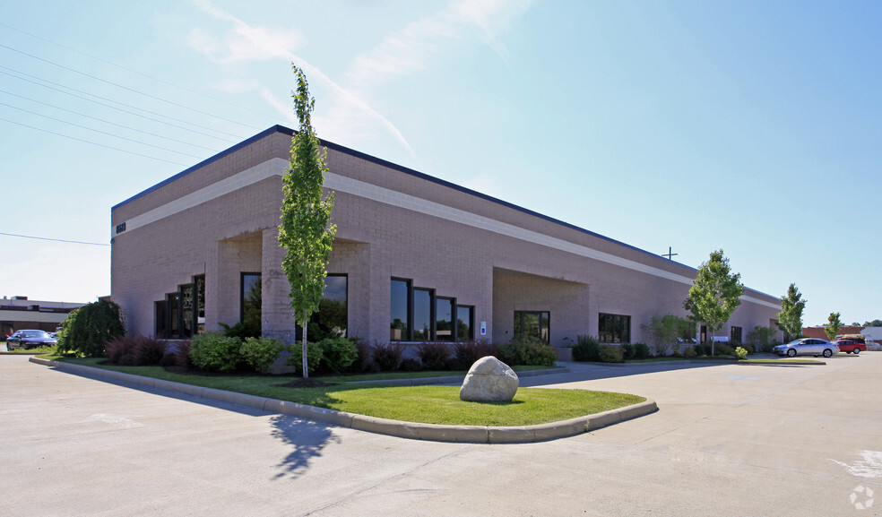 8613-8623 Tyler Blvd, Mentor, OH for lease - Building Photo - Image 1 of 7