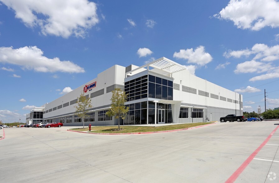 750 Royal Ln, Irving, TX for lease - Building Photo - Image 2 of 3