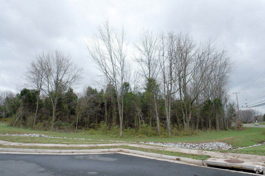 Dumfries & N Grant Ave, Manassas, VA 20110