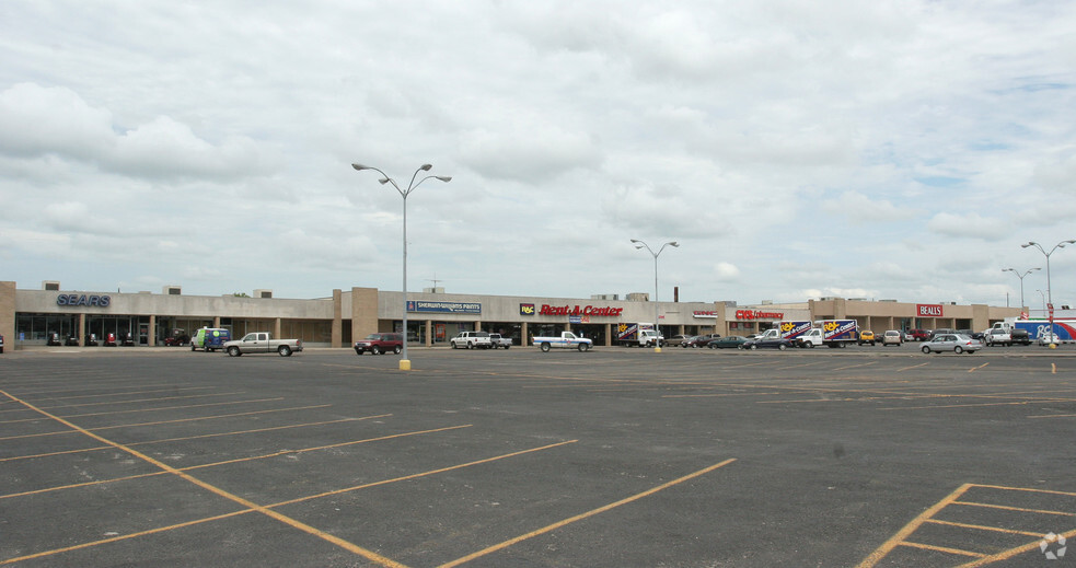 2003 N Saint Marys St, Beeville, TX for lease - Building Photo - Image 1 of 4