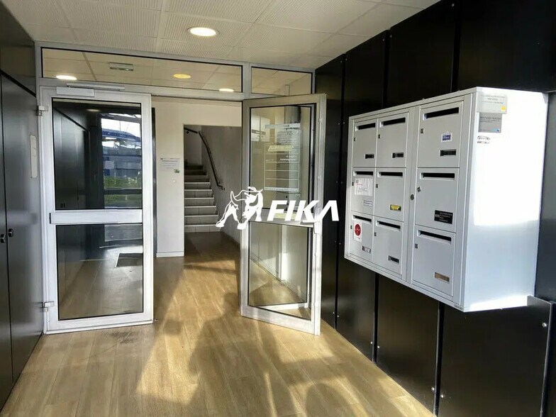 Office in Toulouse for lease - Lobby - Image 2 of 13