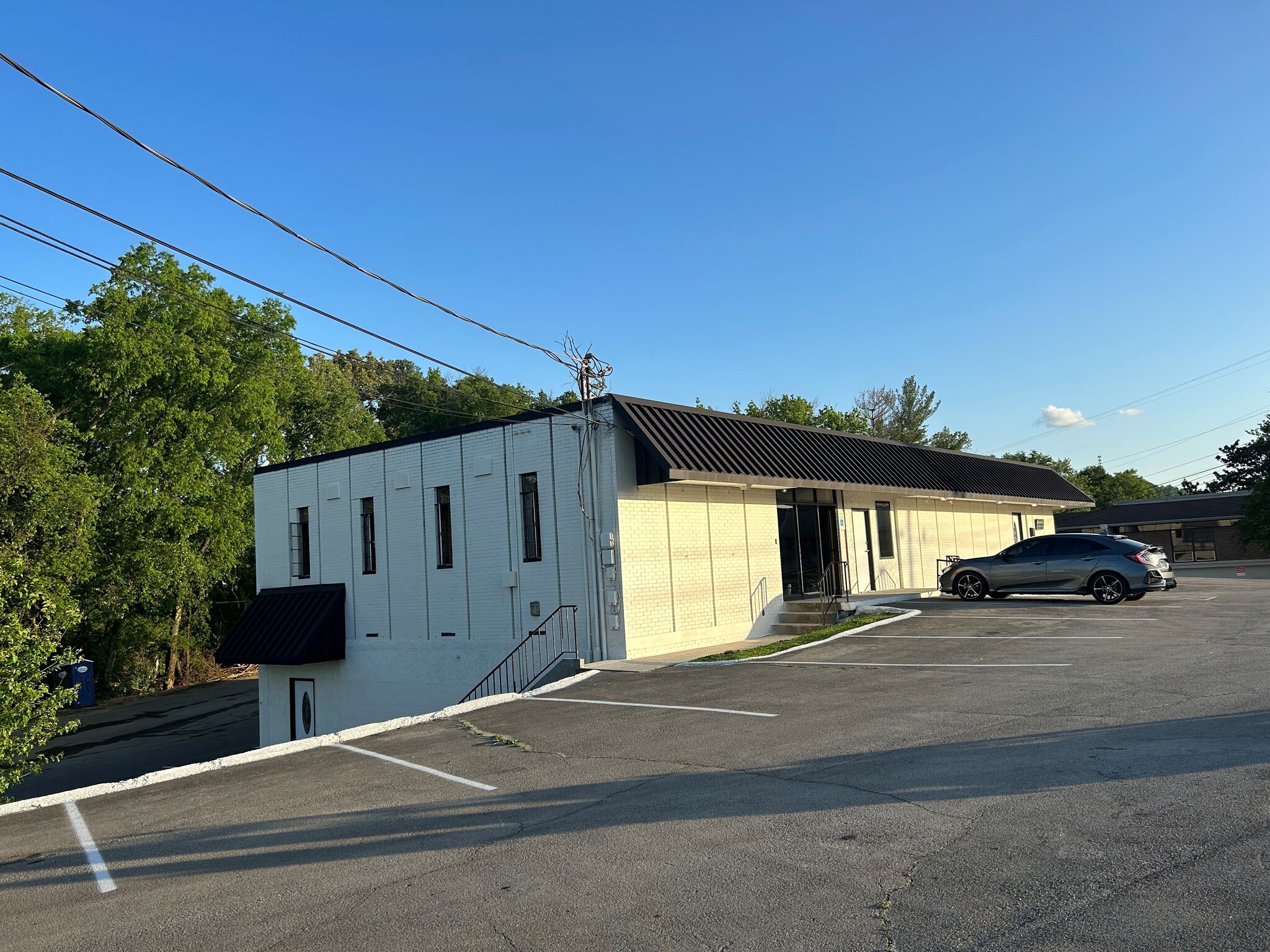 1104 Merchant Dr, Knoxville, TN for lease Building Photo- Image 1 of 11