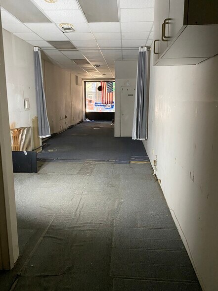 8415 Jamaica Ave, Jamaica, NY for sale - Interior Photo - Image 1 of 1