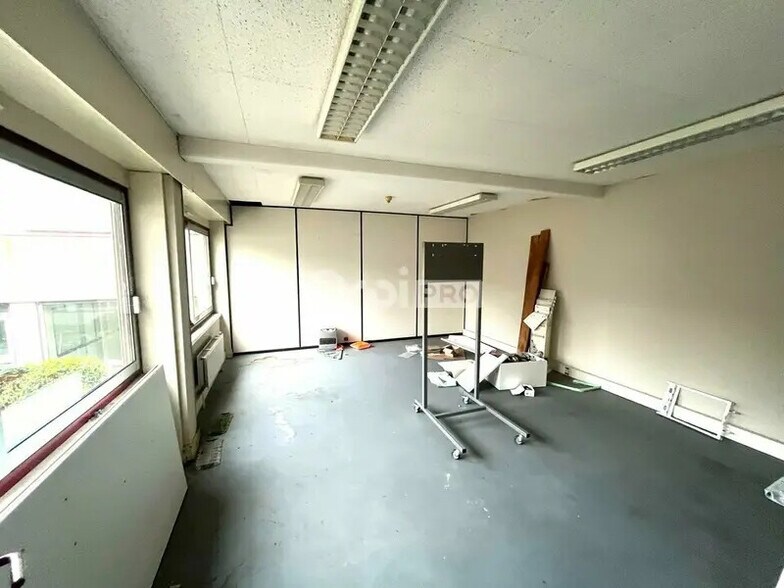 Office in Saint-Quentin for sale - Interior Photo - Image 2 of 2