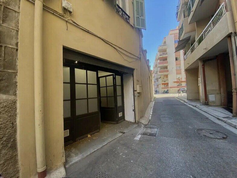 Flex in Nice for lease - Building Photo - Image 1 of 6