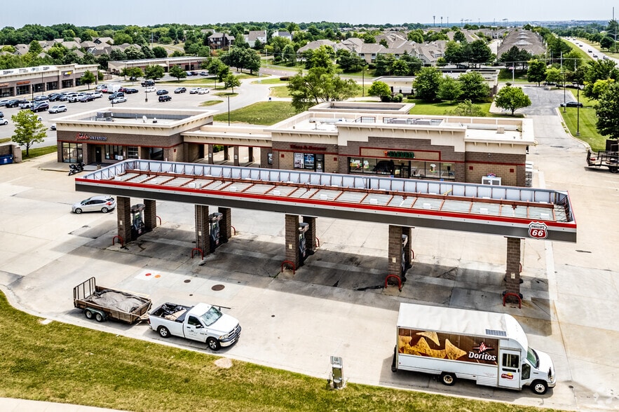 11340 W 135th St, Overland Park, KS for lease - Building Photo - Image 2 of 4