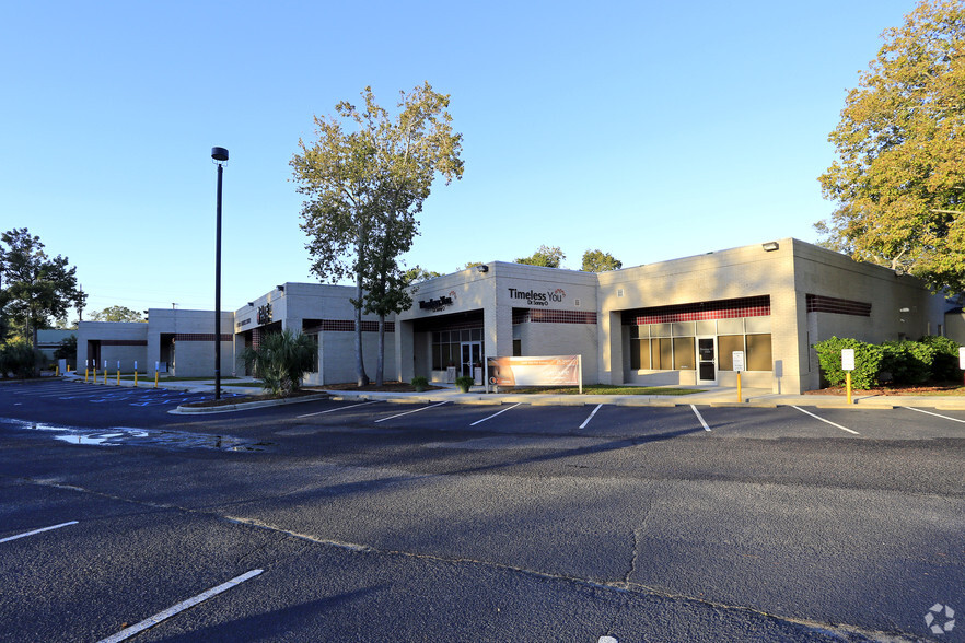 966 Houston Northcutt Blvd, Mount Pleasant, SC for lease - Building Photo - Image 1 of 13