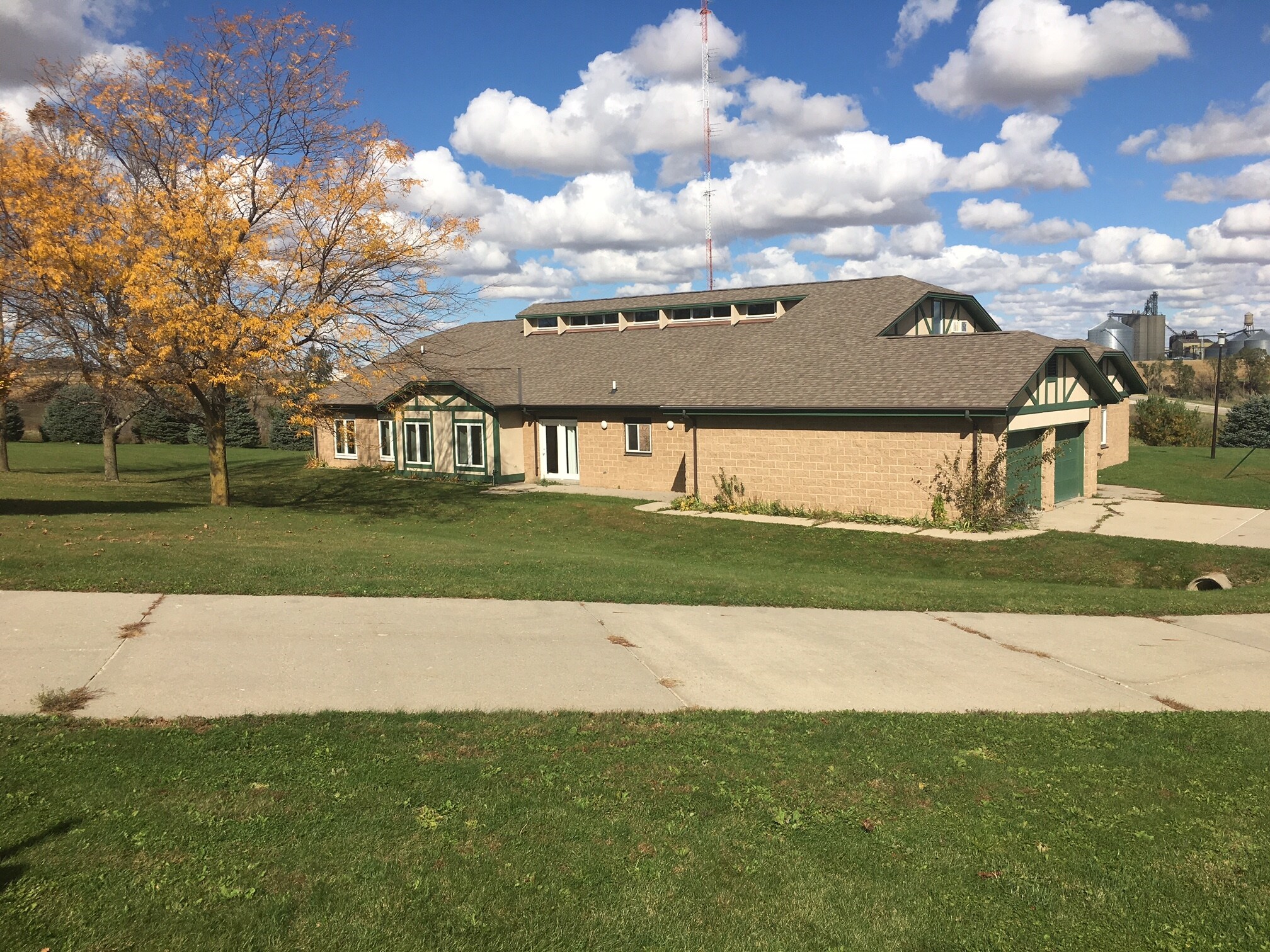 1500 W 3rd St, Manning, IA for sale Primary Photo- Image 1 of 1