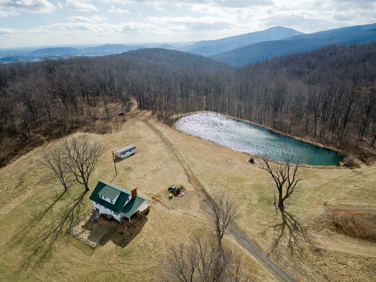 145 Waterfall Rd, Chester Gap, VA 22623