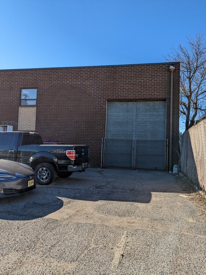 45 Worth St, South Hackensack, NJ 07606