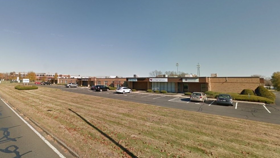 2071 Roosevelt Ave, Springfield, MA 01104