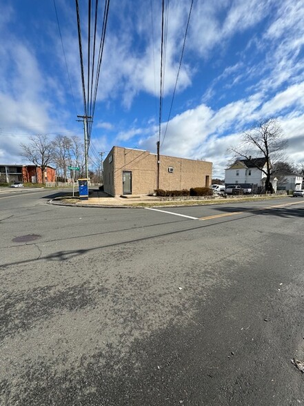 427-429 Honeyspot Rd, Stratford, CT for lease - Building Photo - Image 3 of 37