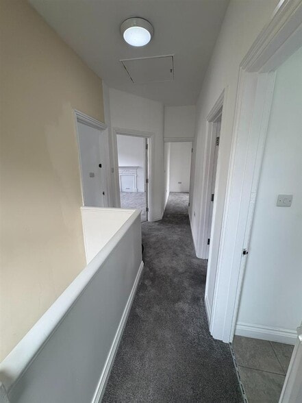 39 Broughton Rd, London for lease - Interior Photo - Image 2 of 5