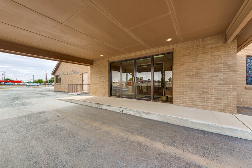 1001 Austin St, Midland, TX for sale - Building Photo - Image 2 of 35
