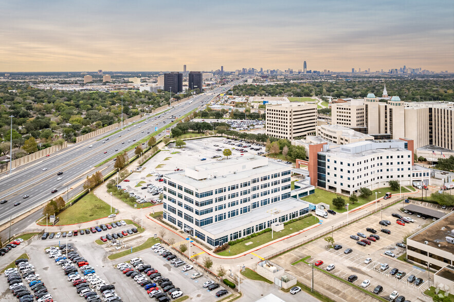 7737 Southwest Fwy, Houston, TX for lease - Aerial - Image 2 of 19