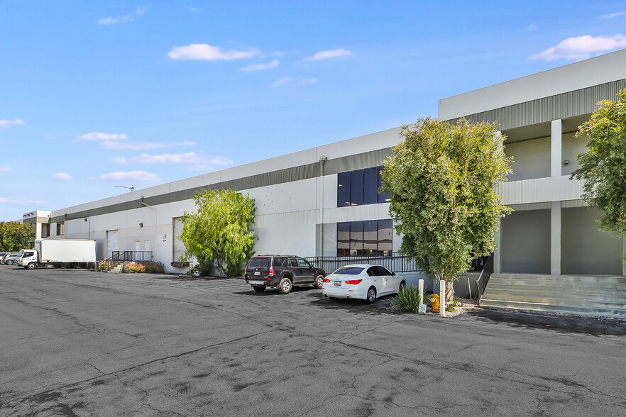 10951 Pendleton St, Sun Valley, CA for lease - Building Photo - Image 3 of 13