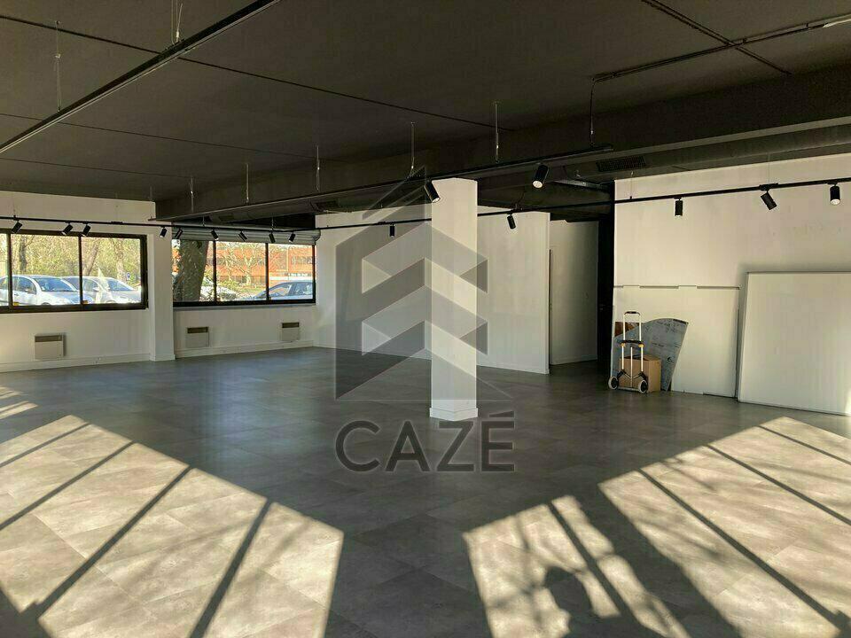 Office in Mérignac for lease Interior Photo- Image 1 of 3