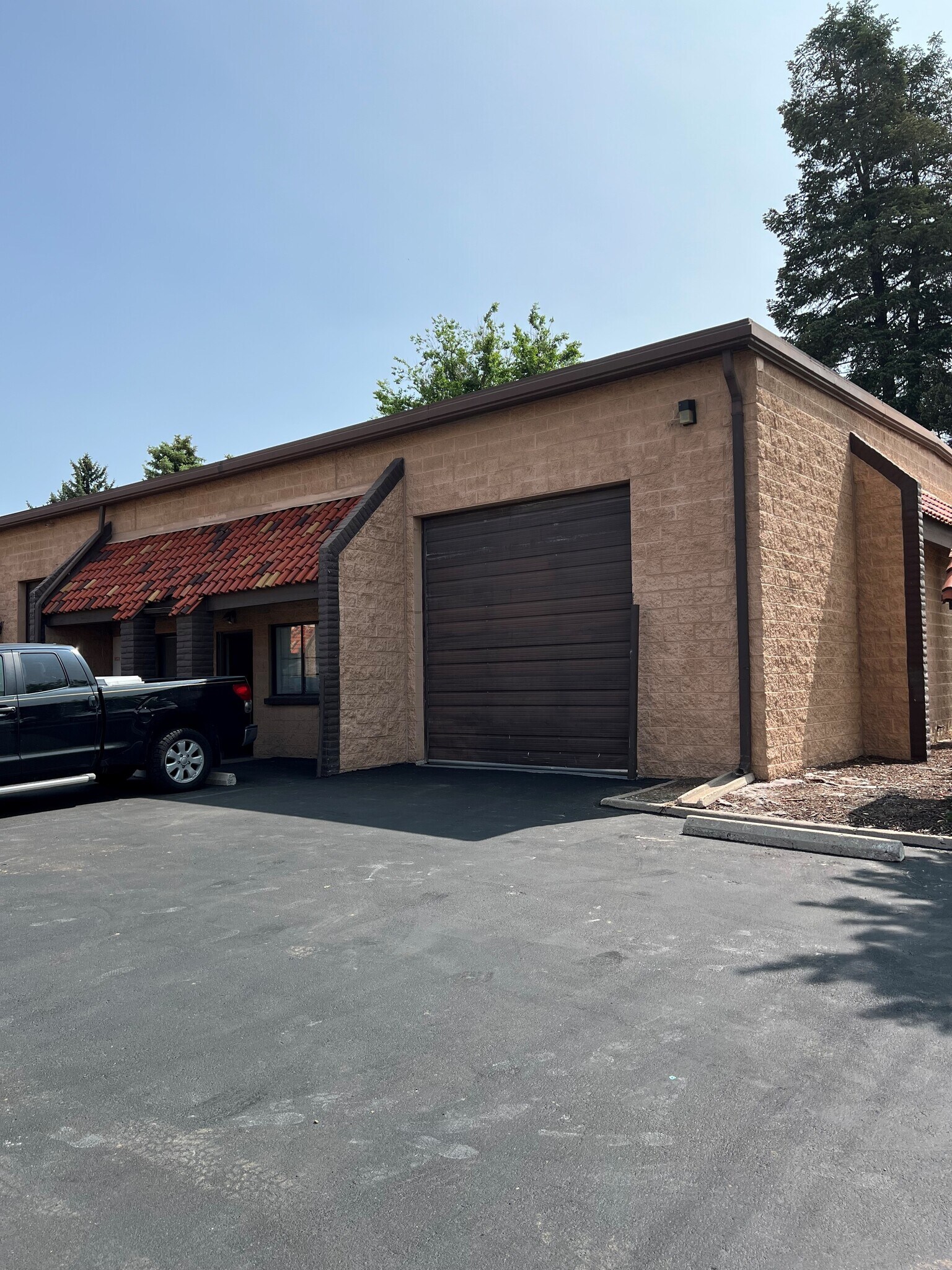 2109 W Chenango Ave, Littleton, CO for lease Building Photo- Image 1 of 5