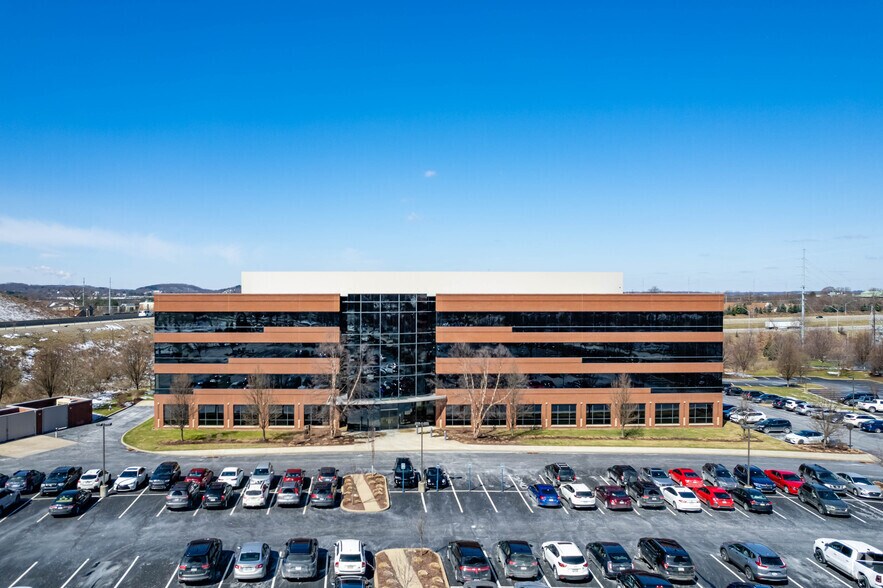 600 Cranberry Woods Dr, Cranberry Township, PA for lease - Building Photo - Image 2 of 7