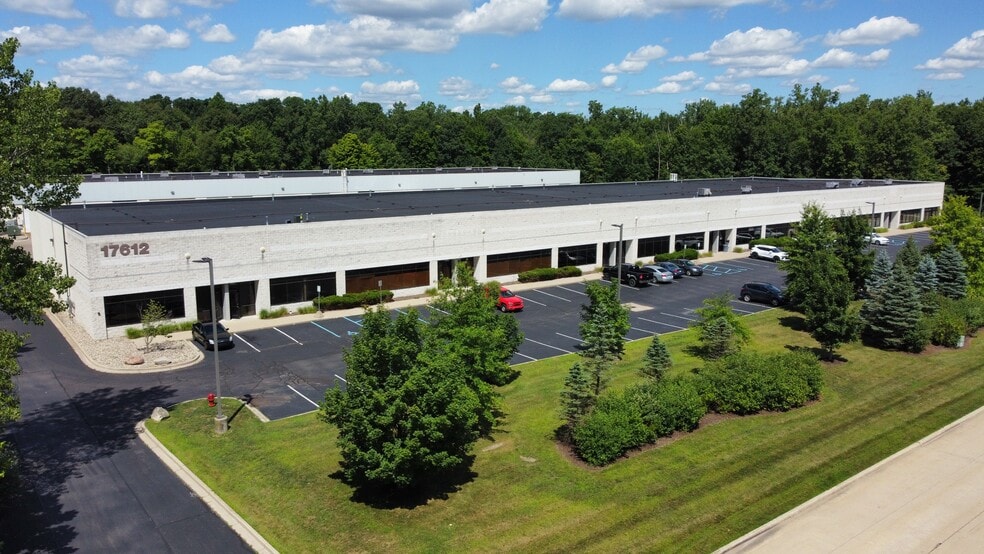 17901 Woodland Dr, New Boston, MI for lease - Building Photo - Image 1 of 3