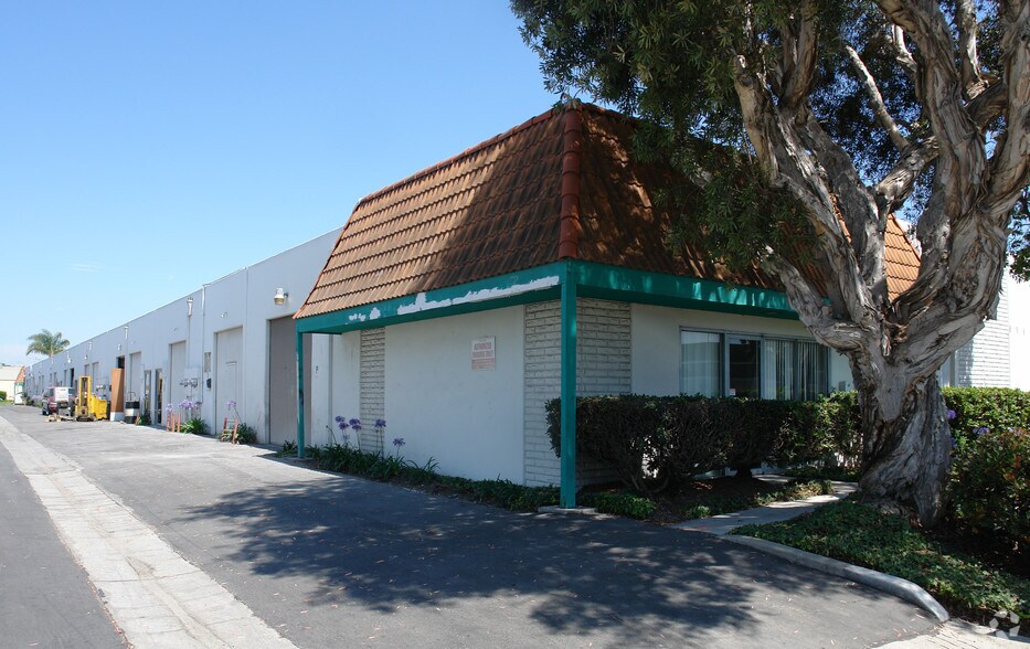 15561 Producer Ln, Huntington Beach, CA for sale - Primary Photo - Image 1 of 1