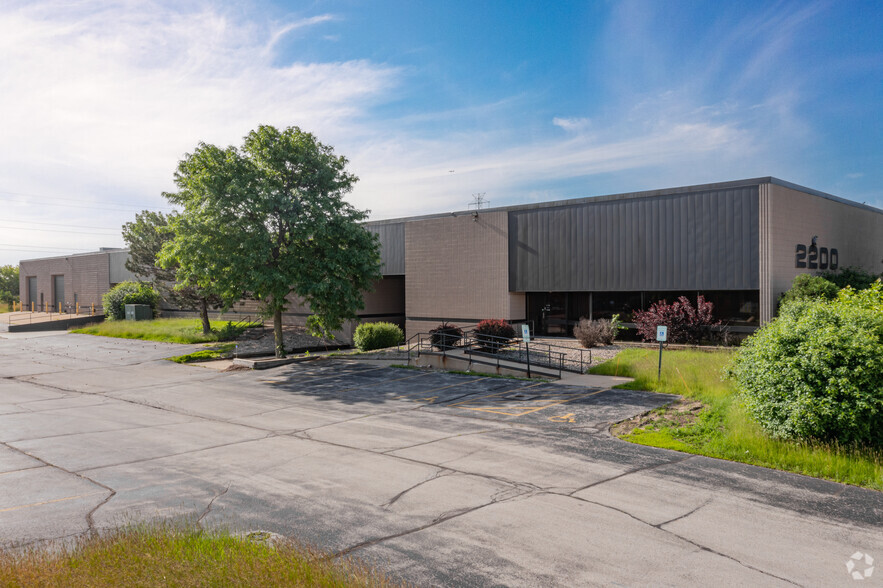 2200 S 114TH, Milwaukee, WI for lease - Building Photo - Image 1 of 6