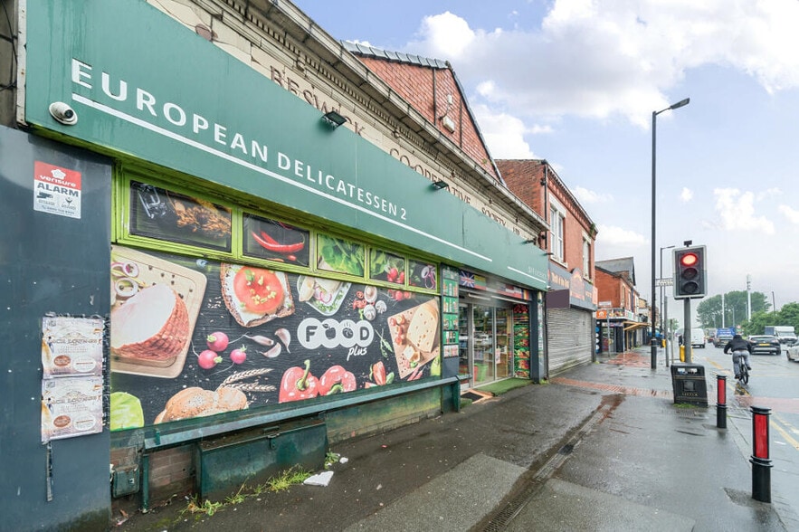 560-562 Hyde Rd, Manchester for sale - Primary Photo - Image 1 of 13