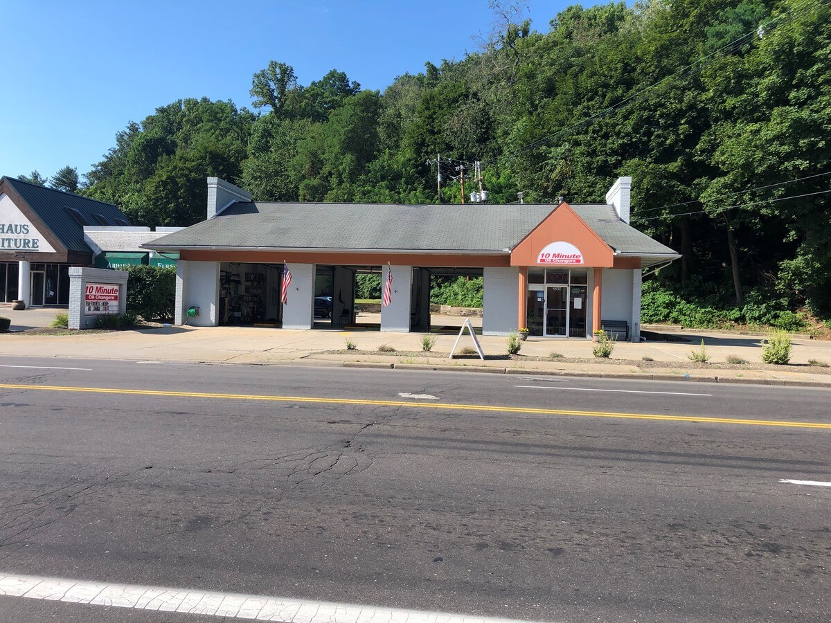 2260 W Market St, Akron, OH 44313