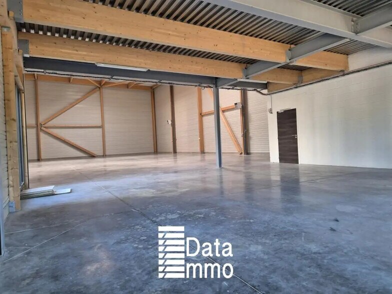 Industrial in Courtry for lease - Building Photo - Image 3 of 10