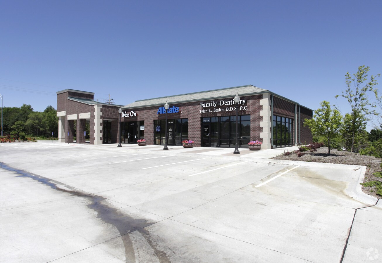 17940 S Welch Plz, Omaha, NE 68135