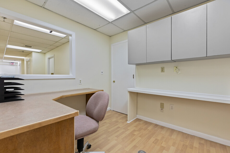 9 Post Rd, Oakland, NJ for lease - Interior Photo - Image 3 of 100