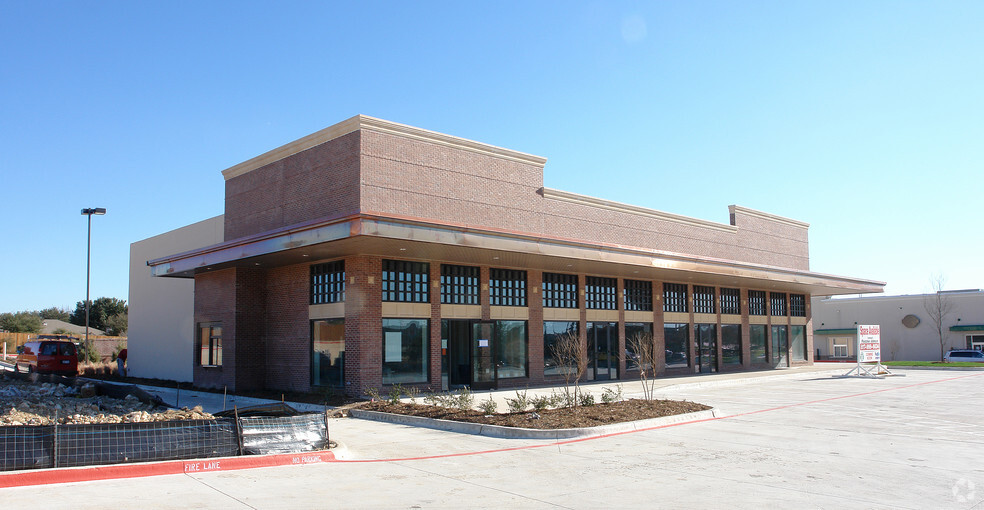 5735 S Hulen St, Fort Worth, TX for lease - Building Photo - Image 2 of 4