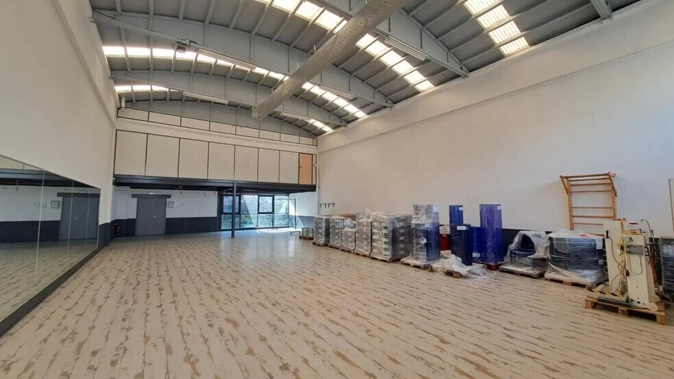 Flex in Genay for lease - Building Photo - Image 2 of 4