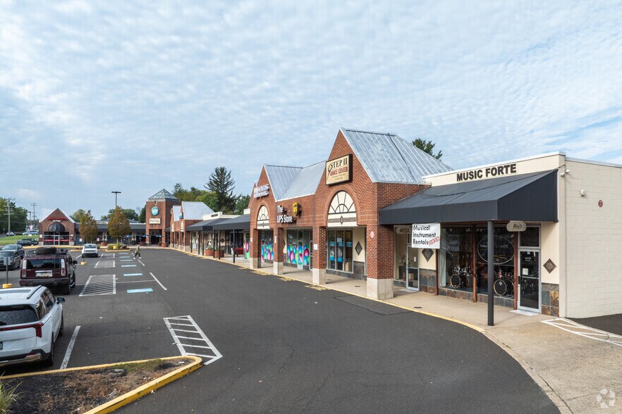 8917-8933 New Falls Rd, Levittown, PA for sale - Primary Photo - Image 1 of 1