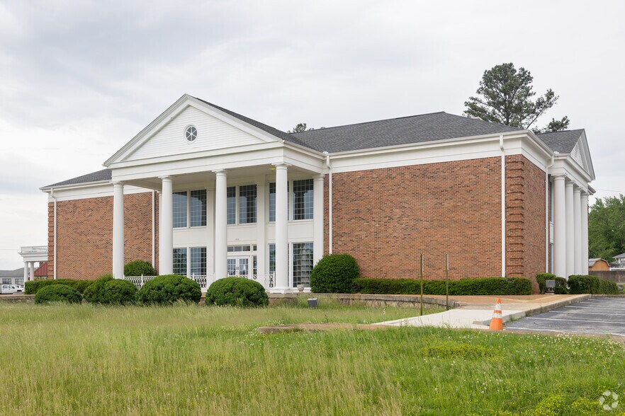 1910 Decherd Blvd, Decherd, TN for sale - Primary Photo - Image 1 of 1