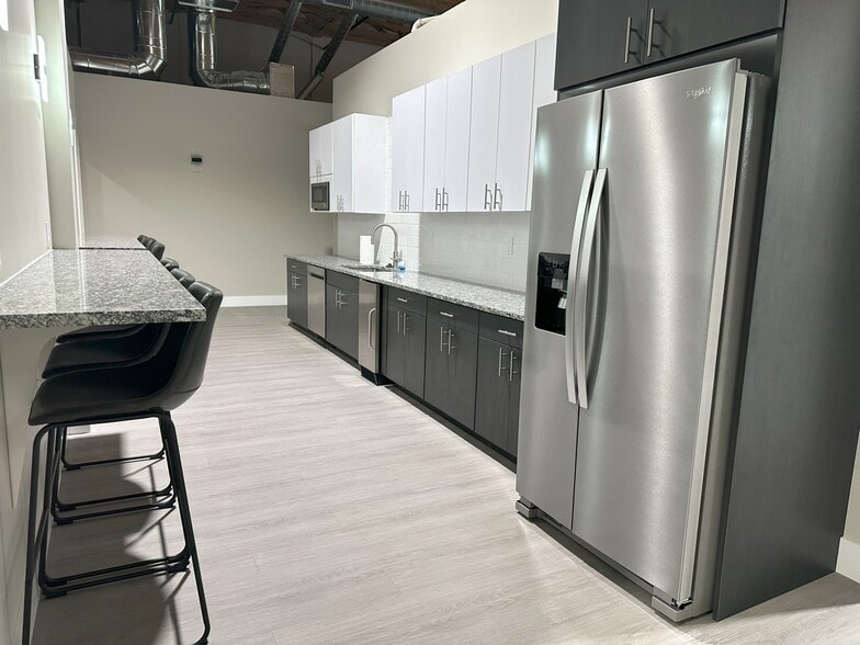 314 E 5th Ave, Owasso, OK for lease - Building Photo - Image 3 of 7