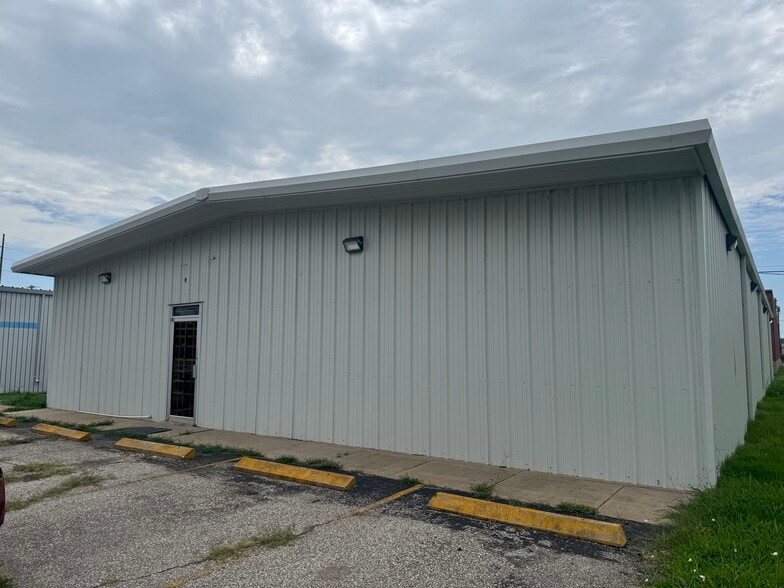 2053 E Wassall St, Wichita, KS for sale - Building Photo - Image 2 of 4