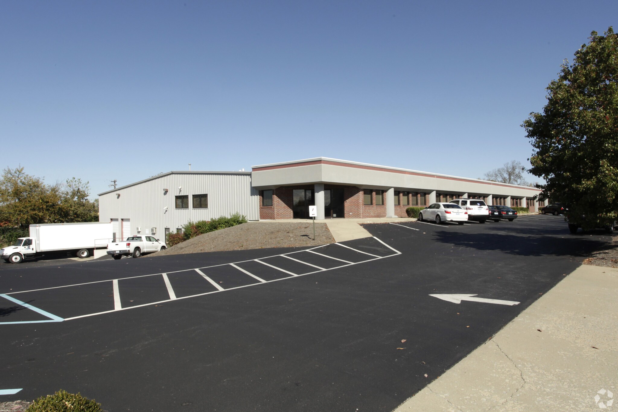 193-197 Computrex Dr, Nicholasville, KY for sale Primary Photo- Image 1 of 1