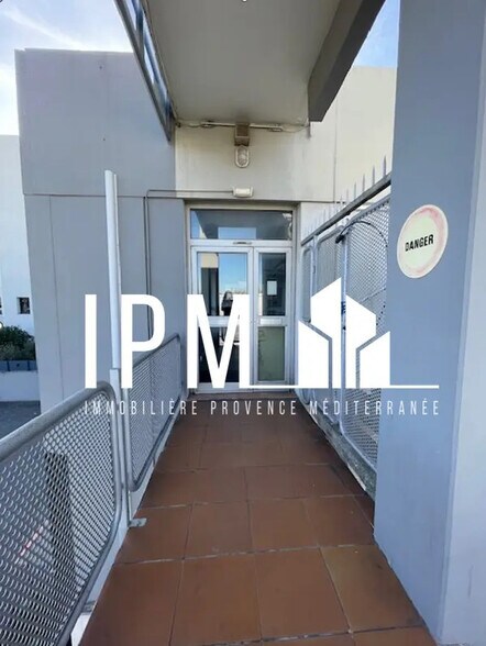 Retail in Aix-en-Provence for lease - Building Photo - Image 3 of 6