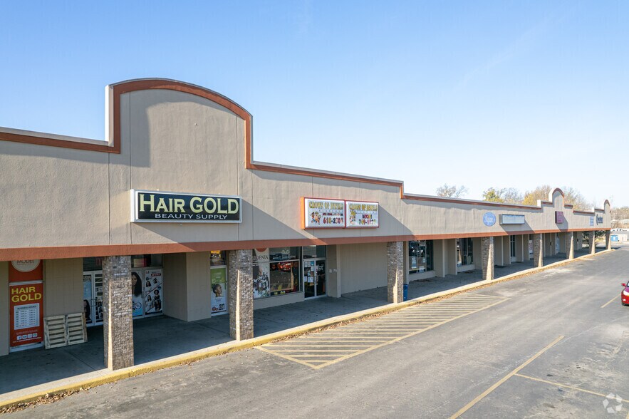 4924 Poplar Level Rd, Louisville, KY 40219