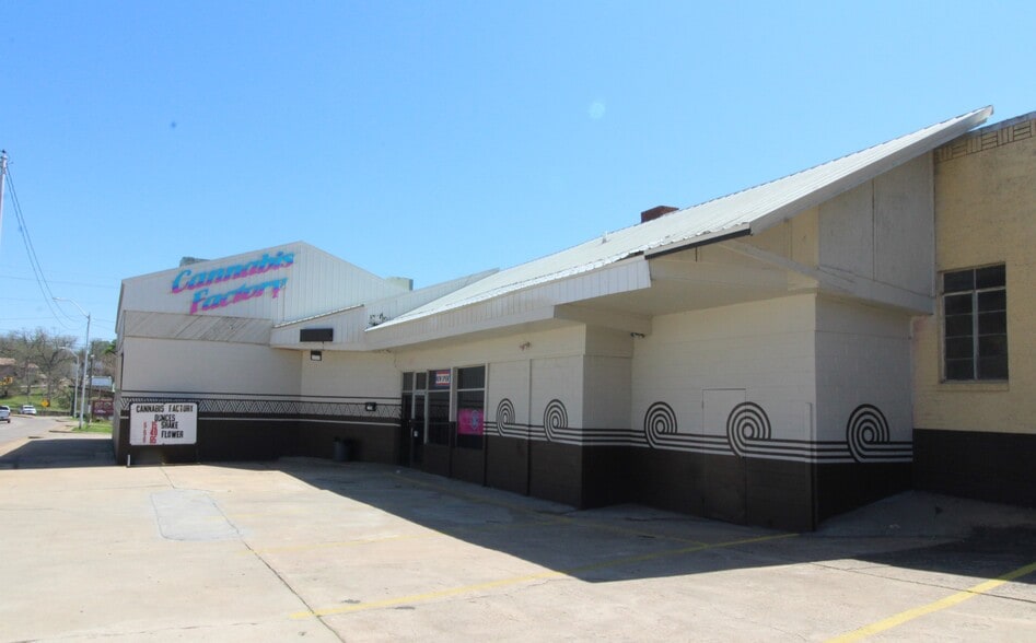 100 E Downing St, Tahlequah, OK for sale - Building Photo - Image 1 of 17