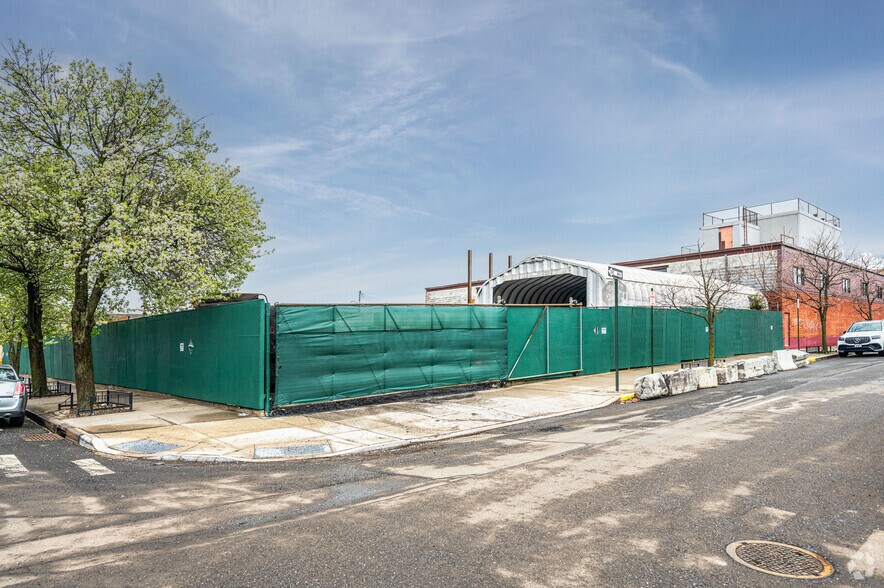 29-14 122nd St, Flushing, NY for sale - Primary Photo - Image 1 of 1