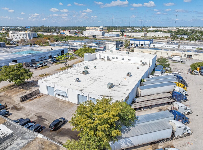 1051 NW 3rd St, Hallandale, FL for sale - Building Photo - Image 2 of 5