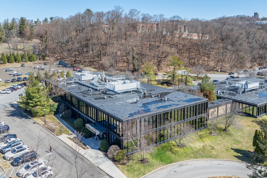 153 White Plains Rd, Tarrytown, NY for lease - Building Photo - Image 3 of 5